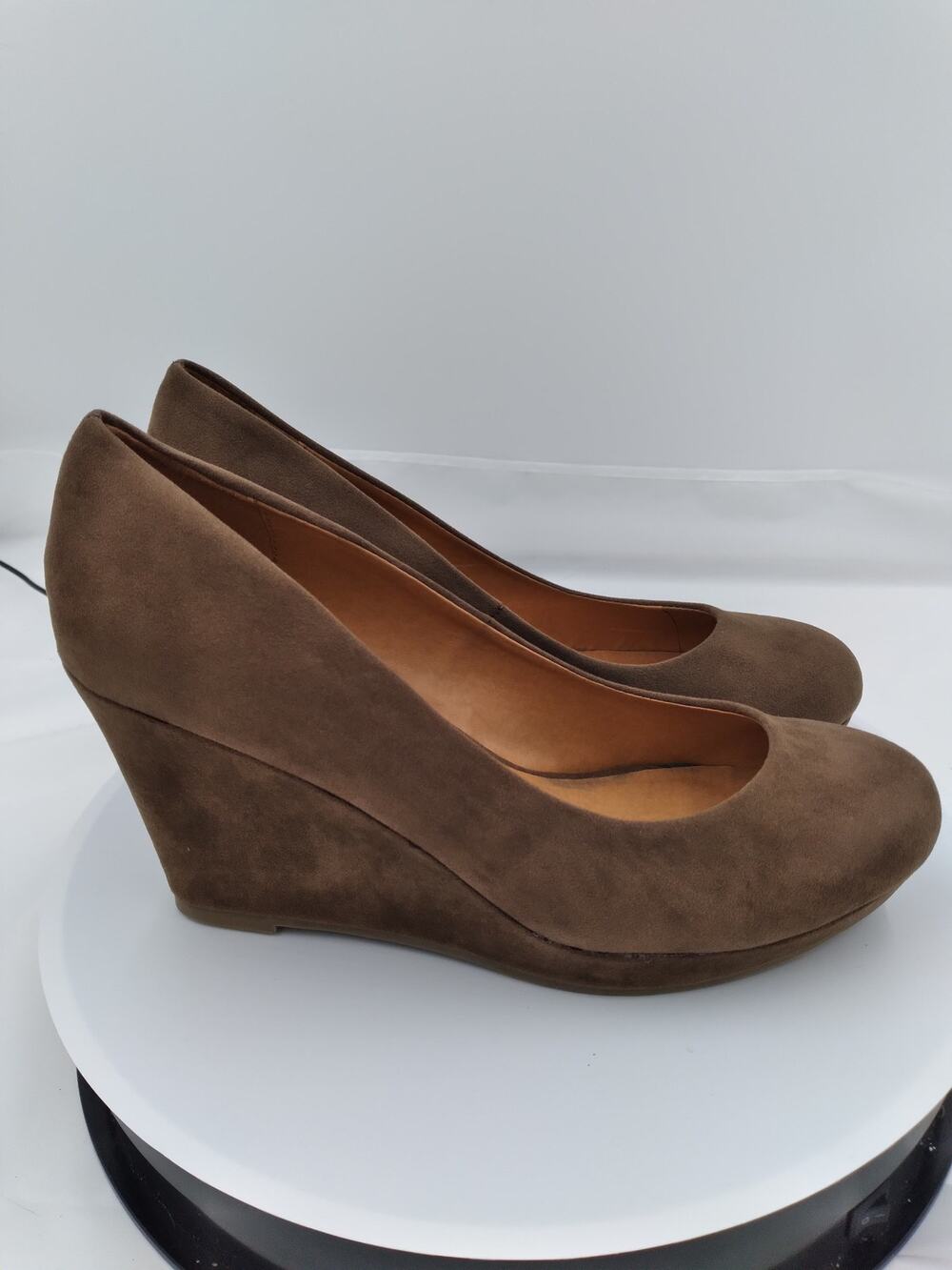 NIB Maurices 3.5" closed toe wedge Tan size 7